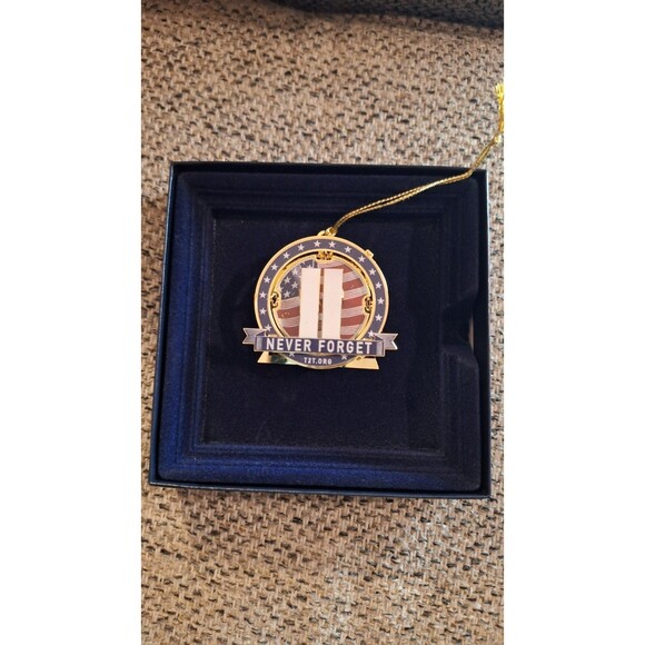 TST Christmas Ornament Tunnel To Towers Foundation (T2T) NEVER FORGET - Picture 3 of 6